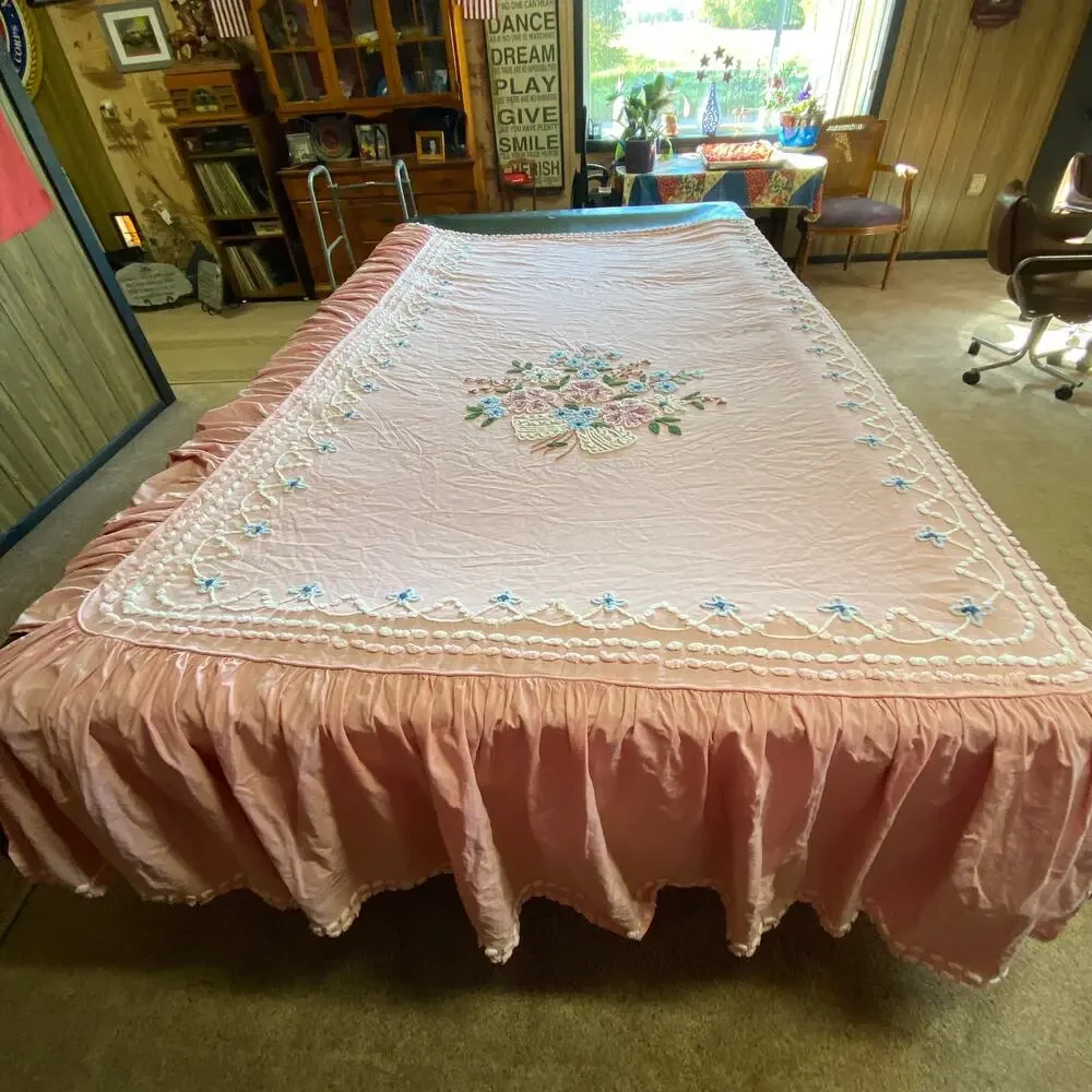 Vtg Cabin Crafts Needle Tuft Chenille Bedspread Full Size Ruffle Pink Floral